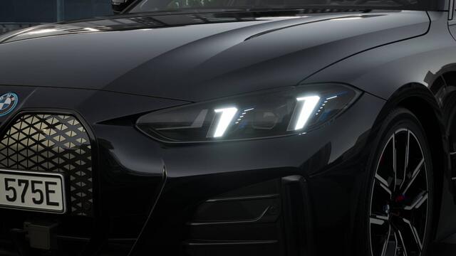 BMW i4 eDrive40 Gran Coupé M Sport / Adaptieve LED / Active Cruise Control / Comfort Access / Parking Assistant / Live Cockpit Plus / Stoelverwarming