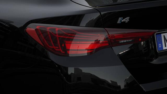 BMW i4 eDrive40 Gran Coupé M Sport / Adaptieve LED / Active Cruise Control / Comfort Access / Parking Assistant / Live Cockpit Plus / Stoelverwarming