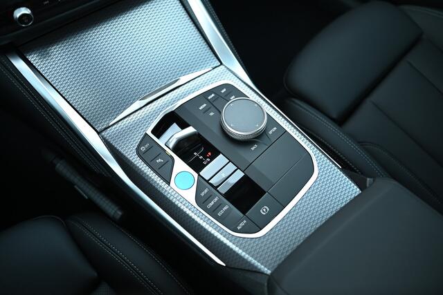 BMW i4 eDrive35 Gran Coupé M Sport / Active Cruise Control / Comfort Access / Parking Assistant / Stoelverwarming / Widescreen Display / Live Cockpit Plus