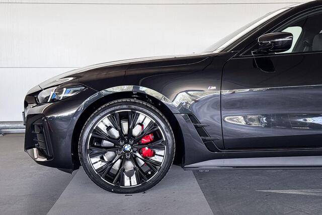 BMW i4 eDrive40 84 kWh | M Adaptief onderstel | Elektrisch bediend glazen schuif-/kanteldak