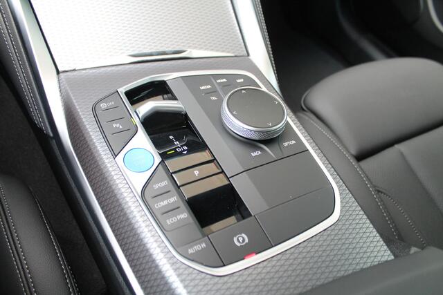 BMW i4 eDrive35 Gran Coupé M Sport / Achteruitrijcamera / Adaptieve LED / Active Cruise Control / Comfort Access / Stoelverwarming / Live Cockpit Plus