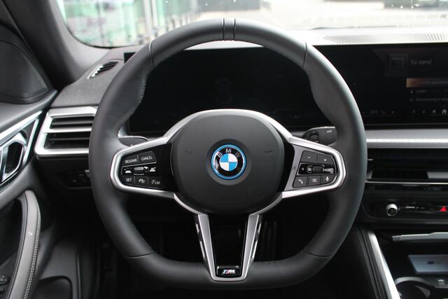 BMW i4 eDrive35 Gran Coupé M Sport / Achteruitrijcamera / Adaptieve LED / Active Cruise Control / Comfort Access / Stoelverwarming / Live Cockpit Plus
