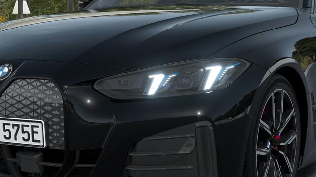 BMW i4 eDrive40 M Sport / Achteruitrijcamera / Adaptieve LED / Active Cruise Control / Live Cockpit Plus / Comfort Access / Stoelverwarming