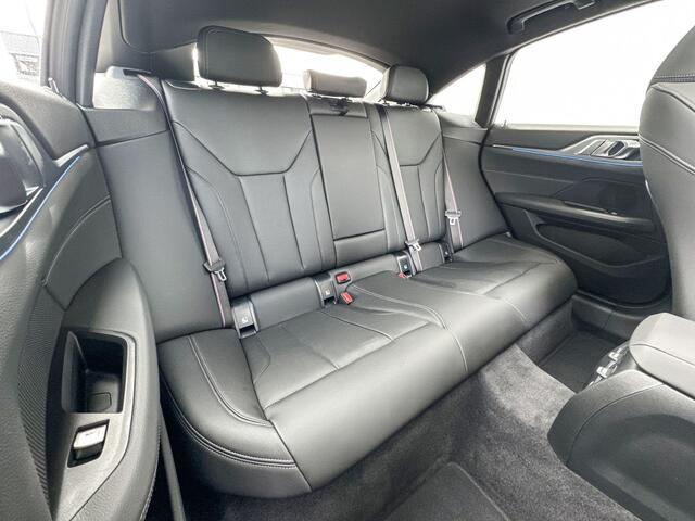 BMW i4 eDrive35 M Sport Edition M Sport Pro / Glazen Schuifdak / Adaptieve Cruise Control / Comfort Acces / Adaptieve LED koplampen / 19 Inch