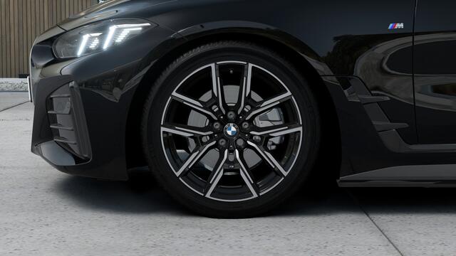 BMW i4 eDrive35 M Sport / Achteruitrijcamera / Active Cruise Control / Comfort Access / Parking Assistant / Stoelverwarming