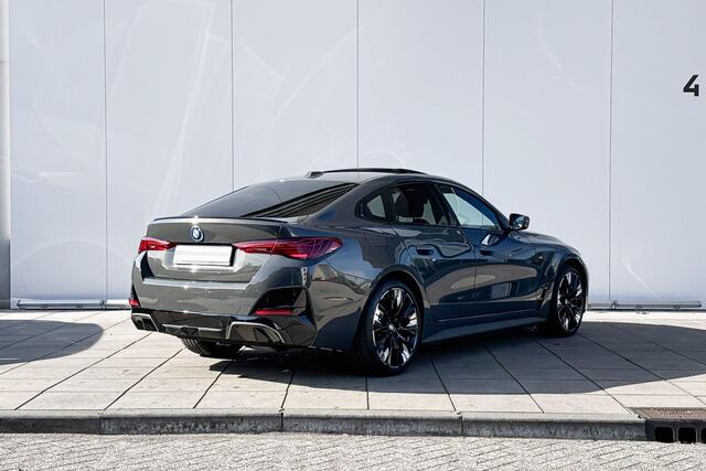 BMW i4 eDrive40 M Sport Edition Head Up Display / Driving Assistant / Comfort Access / Adaptieve LED lampen / Glazen dak / Parking Assistant Plus