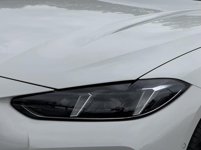 BMW i4 eDrive35 | M-Sport | 19'' | S/k-dak | HiFi | Stuur + stoelverw. | Comf. Acc. | Trekhaak | Camera