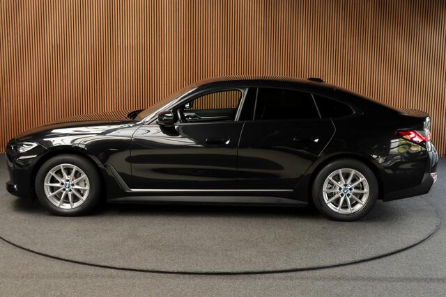 BMW i4 eDrive40 84 kWh M-pakket Navi Leer Elektr. achterklep 360° Camera Co-pilot Climate voor & achter Zwarte hemelbekleding PDC LM velgen BTW auto