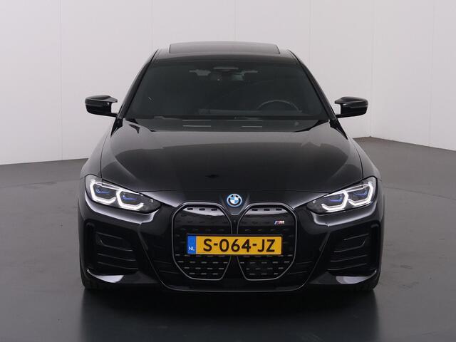 BMW i4 M50 High Executive 84 kWh | SOH 98% | M-Sport | Schuif/Kantel dak | Sportstoelen | Harman/Kardon | x-Drive | Widescreen | Adaptief Onderstel | DAB | Stoelen/stuur verwarmbaar | Trekhaak | Laserlicht |
