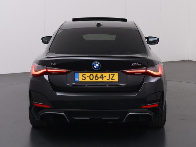 BMW i4 M50 High Executive 84 kWh | SOH 98% | M-Sport | Schuif/Kantel dak | Sportstoelen | Harman/Kardon | x-Drive | Widescreen | Adaptief Onderstel | DAB | Stoelen/stuur verwarmbaar | Trekhaak | Laserlicht |