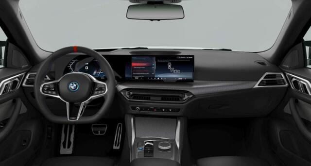 BMW i4 eDrive40 84 kWh M Sport - Trekhaak - Elektrisch verwarmde voorstoelen - Active Cruise Control - Getinte Ruiten - Comfort Access - Hifi - Ambiance verlichting - Live Cockpit Professional - IconicSounds Electric -