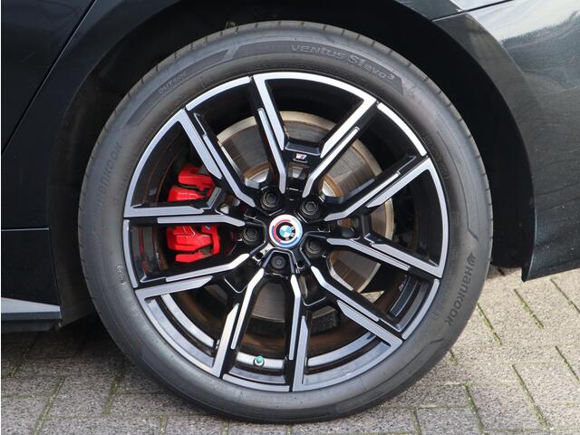 BMW i4 eDrive40 M Sport High Executive 84 kWh / Glasdak / Sfeerverlichting