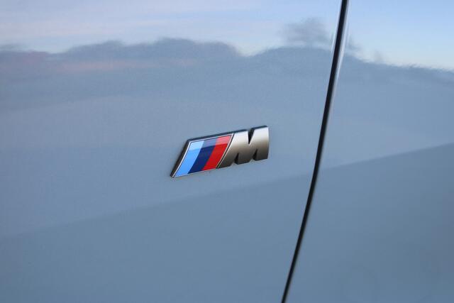 BMW i4 M50 High Executive 84 kWh | Incl. 12 maanden garantie | Assisted driving | Stoel/stuurverwarming | Stoelventilatie | Uitklapbare trekhaak | Head-up display | Memory seat | Schuif/kantel dak | Harman/Kardon | 360° camera |