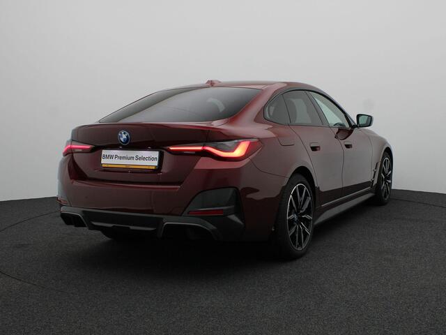 BMW i4 eDrive35 M Sportpakket | Stuurwielrand Verwarmd | Achteruitrijcamera | Active Cruise Control | Harman Kardon | 19''