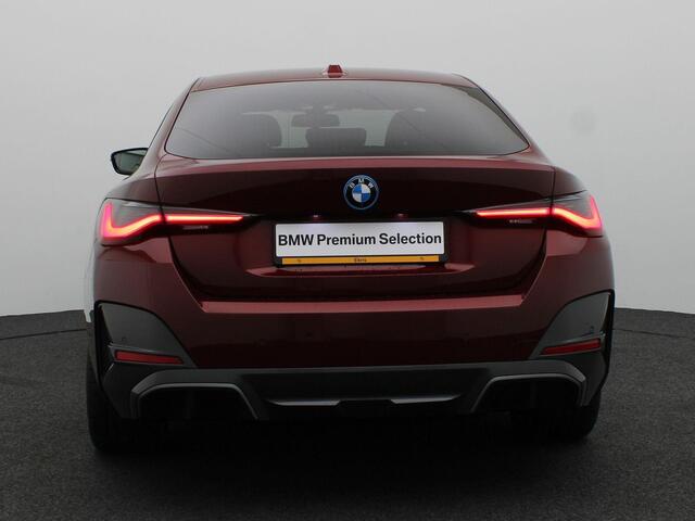 BMW i4 eDrive35 M Sportpakket | Stuurwielrand Verwarmd | Achteruitrijcamera | Active Cruise Control | Harman Kardon | 19''