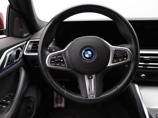 BMW i4 eDrive35 M Sportpakket | Stuurwielrand Verwarmd | Achteruitrijcamera | Active Cruise Control | Harman Kardon | 19''