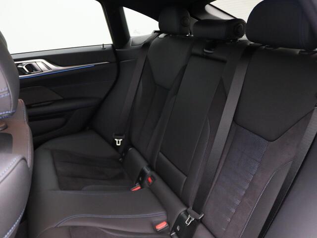 BMW i4 eDrive35 M Sportpakket | Stuurwielrand Verwarmd | Achteruitrijcamera | Active Cruise Control | Harman Kardon | 19''