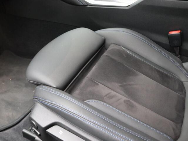 BMW i4 eDrive35 M Sportpakket | Stuurwielrand Verwarmd | Achteruitrijcamera | Active Cruise Control | Harman Kardon | 19''