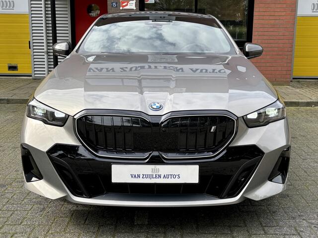 BMW i5 eDrive40 M-Sport Panorama B&W Memory Head-up Carbon 20''