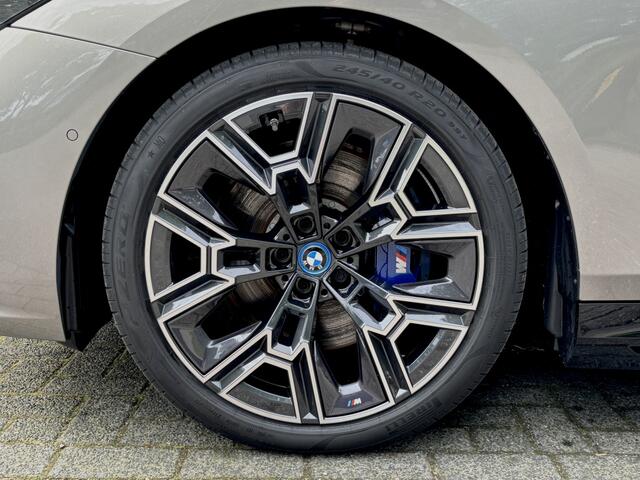 BMW i5 eDrive40 M-Sport Panorama B&W Memory Head-up Carbon 20''