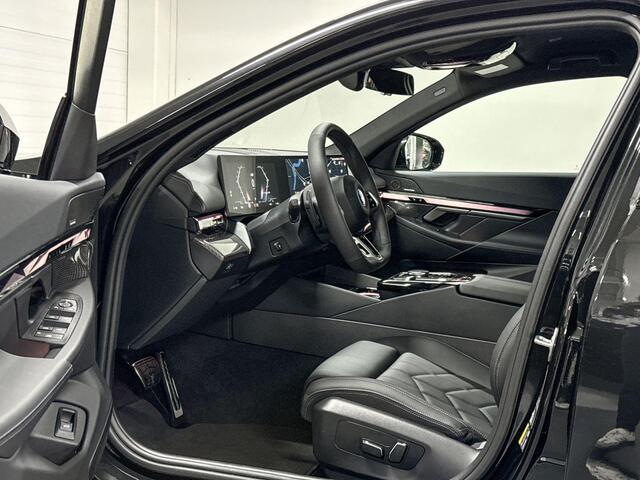 BMW i5 Sedan eDrive40 | M-Sport | Travel Pack | Comfort Pack | Driving Assistant Plus | Harman/Kardon | Comfort Access | Trekhaak