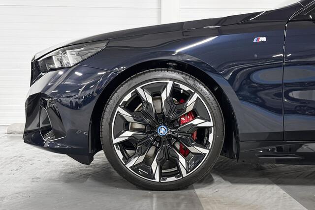 BMW i5 Touring eDrive40 | M-Sport Pro | Travel Pack | Innovation Pack | Comfort Pack | Driving Assistant Professional | Harman/Kardon | Comfort Access
