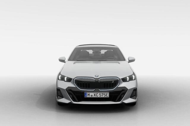 BMW i5 eDrive40 M Sport Edition | M Sport Pro | Innovation Pack | Travel Pack | Comfort Pack