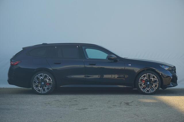 BMW i5 xDrive40 Touring | M Sportpakket Pro | Innovation Pack | Travel Pack | Comfort Pack