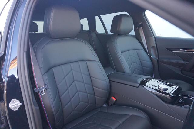 BMW i5 xDrive40 Touring | M Sportpakket Pro | Innovation Pack | Travel Pack | Comfort Pack