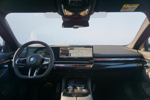 BMW i5 xDrive40 Touring | M Sportpakket Pro | Innovation Pack | Travel Pack | Comfort Pack