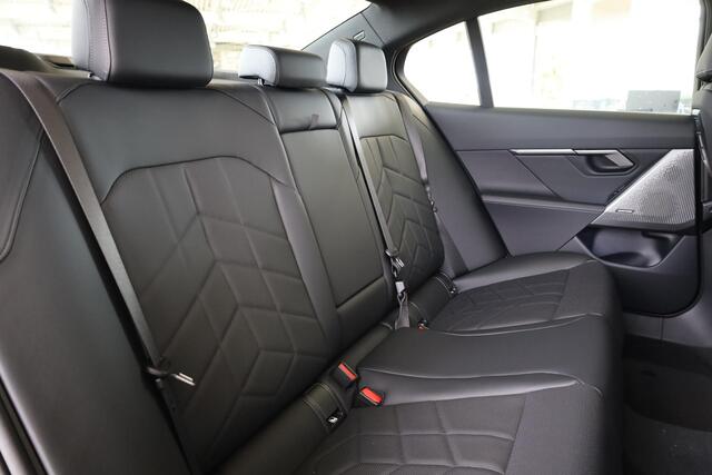 BMW i5 eDrive40 M Sportpakket | Comfortstoelen | Driving Assistant Plus