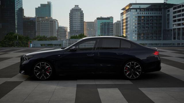 BMW i5 eDrive40 M Sport / Panoramadak / Adaptieve LED / Bowers & Wilkins / Stoelventilatie / Comfort Access / Parking Assistant Plus / Stuurverwarming