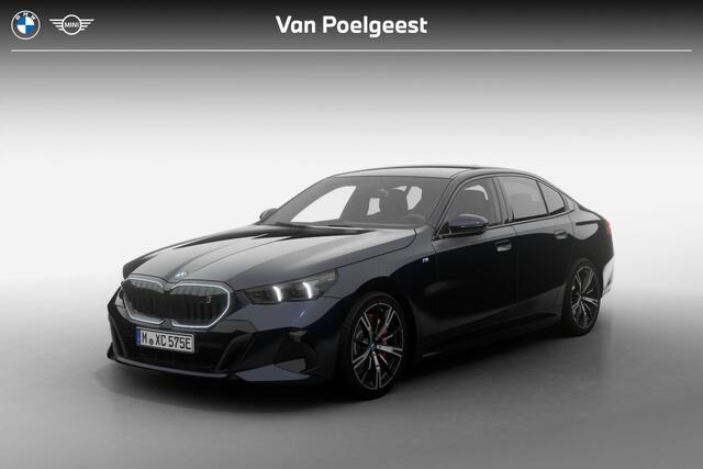 BMW i5 Sedan eDrive40 M Sport Edition | M Sport Pro | Travel Pack | Trekhaak | Extra getint glas
