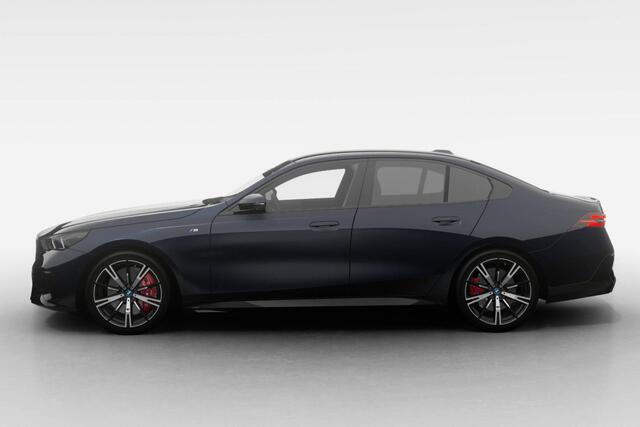 BMW i5 Sedan eDrive40 M Sport Edition | M Sport Pro | Travel Pack | Trekhaak | Extra getint glas