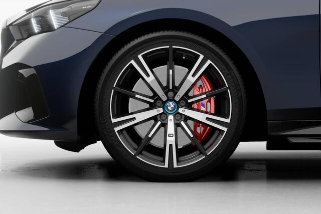 BMW i5 Sedan eDrive40 M Sport Edition | M Sport Pro | Travel Pack | Trekhaak | Extra getint glas