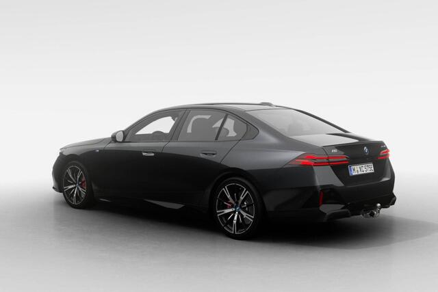 BMW i5 Sedan eDrive40 M Sport Edition | M Sport Pro | Travel Pack | Comfort Pack | Trekhaak | Getint Glas | Laadaansluiting 22kW