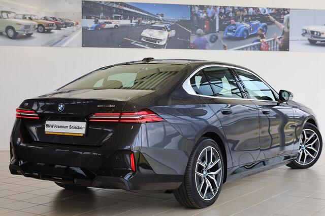 BMW i5 eDrive40 | M Sportpakket | Innovation Pack | Travel Pack | Comfort Pack