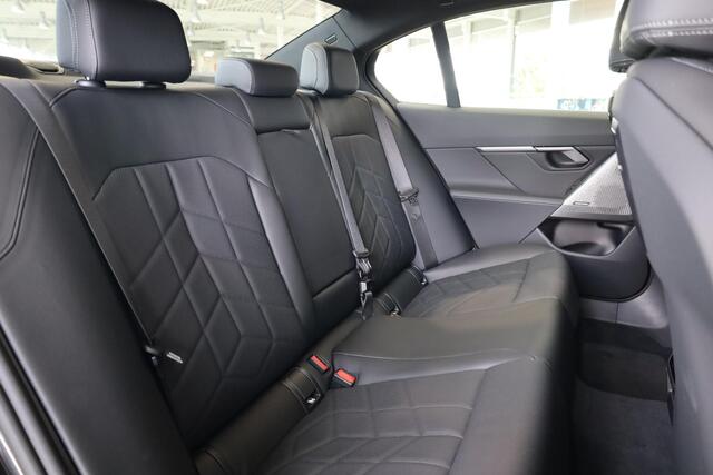 BMW i5 eDrive40 | M Sportpakket | Innovation Pack | Travel Pack | Comfort Pack