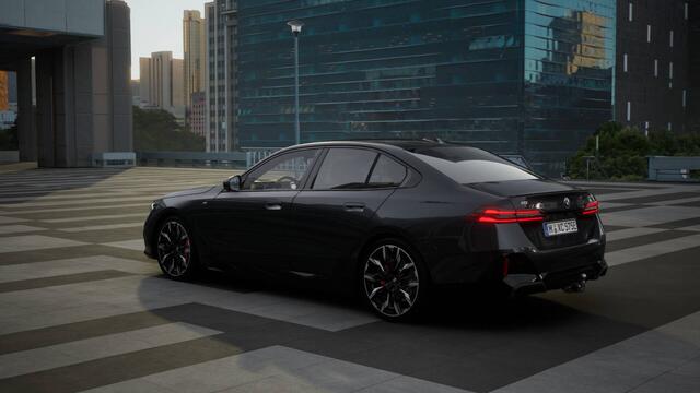 BMW i5 eDrive40 M Sport / Panoramadak / Trekhaak / Stoelventilatie / Adaptieve LED / Comfort Access / Parking Assistant Plus / Stuurverwarming