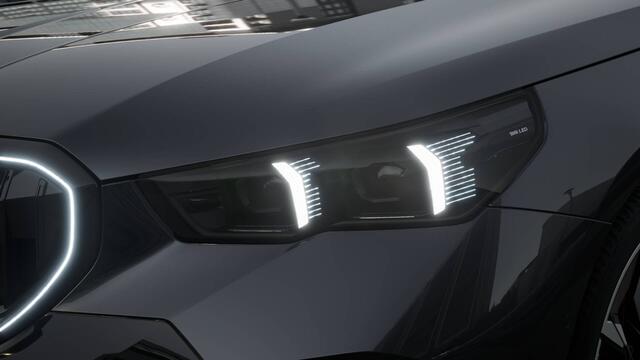 BMW i5 eDrive40 M Sport / Panoramadak / Trekhaak / Stoelventilatie / Adaptieve LED / Comfort Access / Parking Assistant Plus / Stuurverwarming