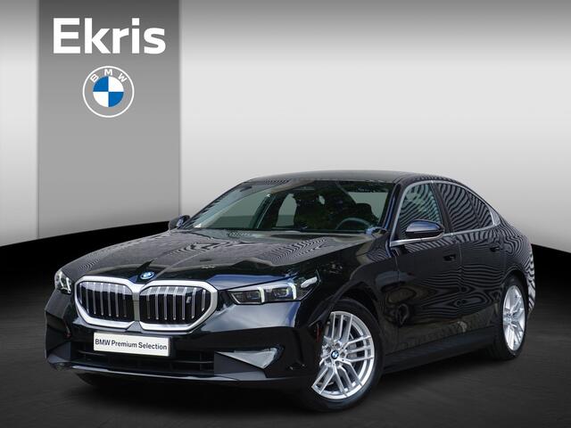BMW i5 Sedan eDrive40 Travel Pack | Comfort Pack | Glazen panoramadak | Driving Assistant Plus | Harman-Kardon sound system