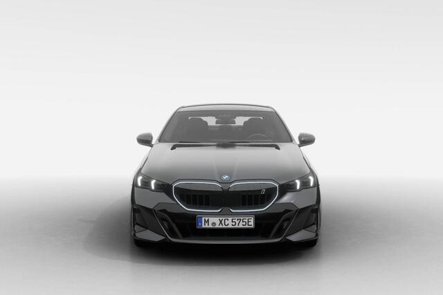 BMW i5 Sedan eDrive40 M Sport Edition | M Sport Pro | Travel Pack | Comfort Pack | Trekhaak | 22kW laden