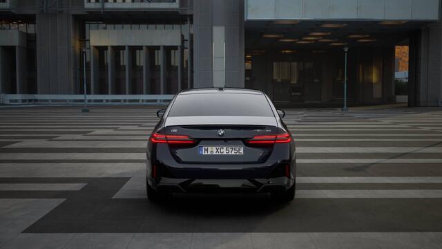 BMW i5 eDrive40 M Sport / Bowers & Wilkins / Adaptieve LED / Comfort Access / Stoelventilatie / Parking Assistant Plus / Stuurverwarming