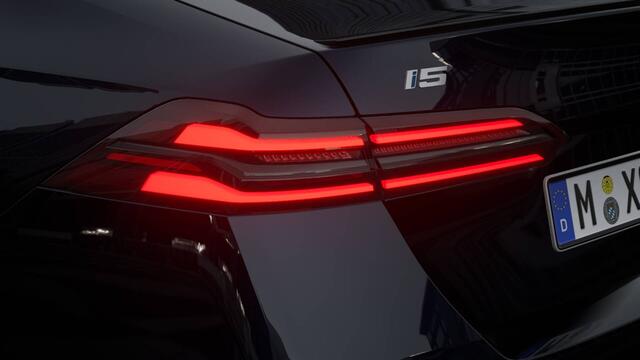 BMW i5 eDrive40 M Sport / Bowers & Wilkins / Adaptieve LED / Comfort Access / Stoelventilatie / Parking Assistant Plus / Stuurverwarming