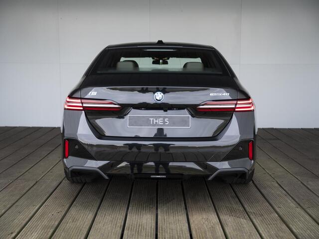 BMW i5 eDrive40 M Sportpakket 20'' / Panoramadak / Comfortstoelen / Harman Kardon / Trekhaak