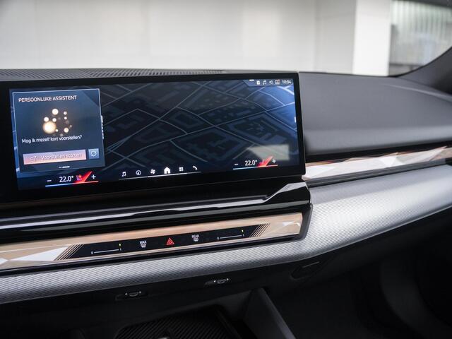 BMW i5 eDrive40 M Sportpakket 20'' / Panoramadak / Comfortstoelen / Harman Kardon / Trekhaak