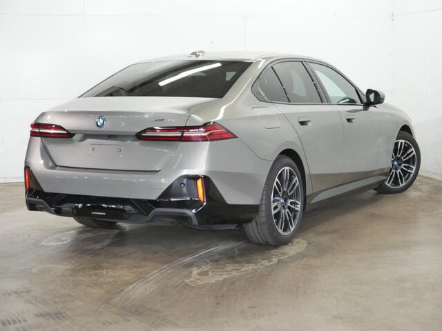 BMW i5 xDrive40 M-Sport - Onderstel Prof - Trekhaak - Bowers & Wilkins - Driving Ass Prof