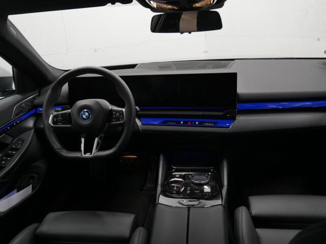 BMW i5 xDrive40 M-Sport - Onderstel Prof - Trekhaak - Bowers & Wilkins - Driving Ass Prof