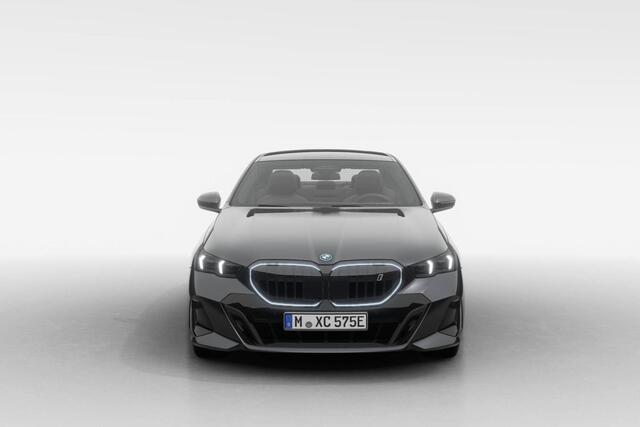 BMW i5 Sedan eDrive40 M Sport Edition M Sport Pro | Travel Pack | Comfort Pack | Showroomvoordeel