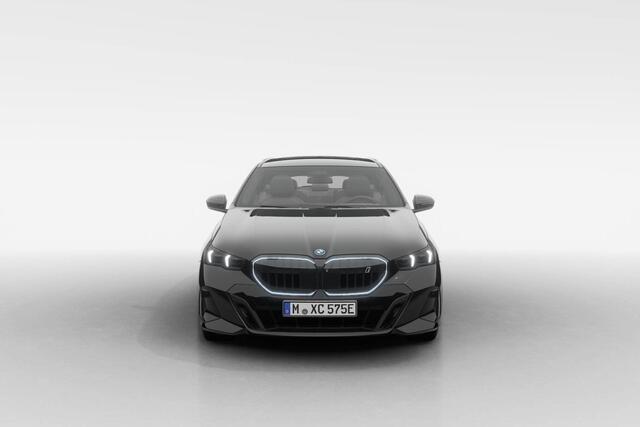 BMW i5 Touring eDrive40 M Sport Edition | M Sport Pro | Innovation Pack | Travel Pack | Comfort Pack | Showroomvoordeel